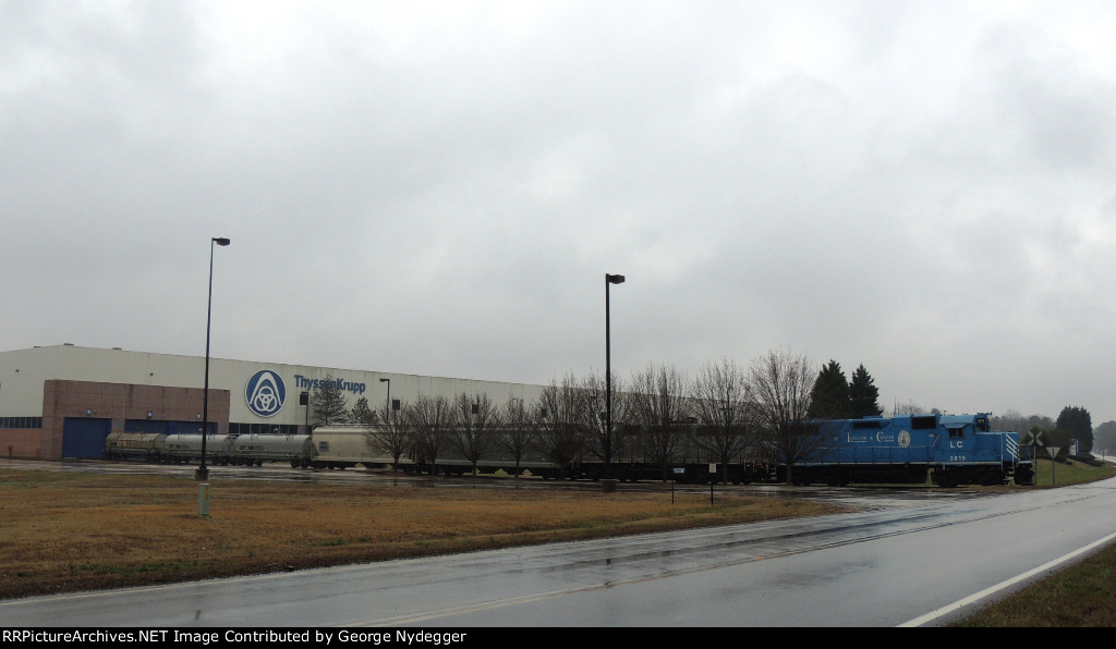 LC 3819 & KLWX 2268 / GP38's delivery to a local business